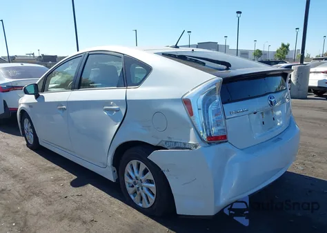 2015 Toyota Prius Plug-In z USA, uszkodzony, nr VIN JTDKN3DP8F3066239